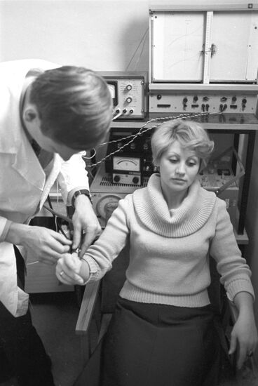 Needle therapy session