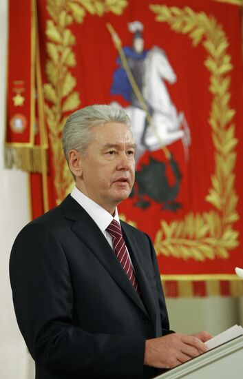 Sergei Sobyanin being sworn-in as Moscow Mayor