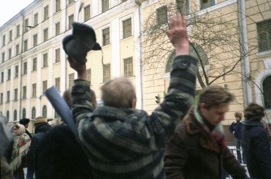 Rally outside the "Matrosskaya Tishina" prison