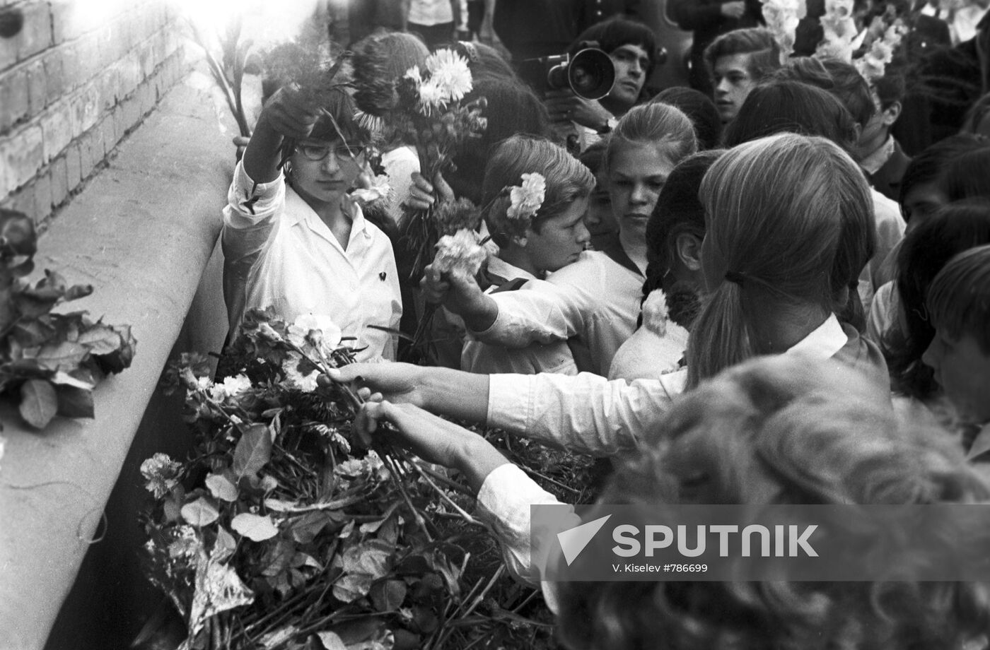 After a meeting dedicated to Allende's death