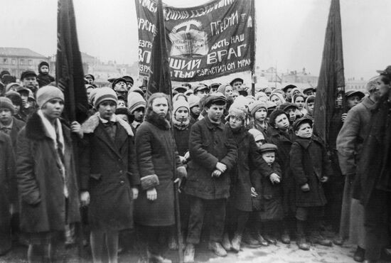 Arrival of Bulgarian revolutionaries' kids