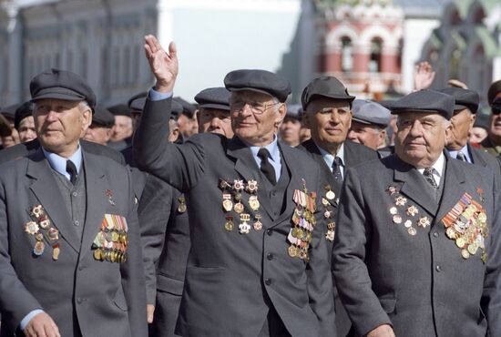 Veterans at May 9 parade