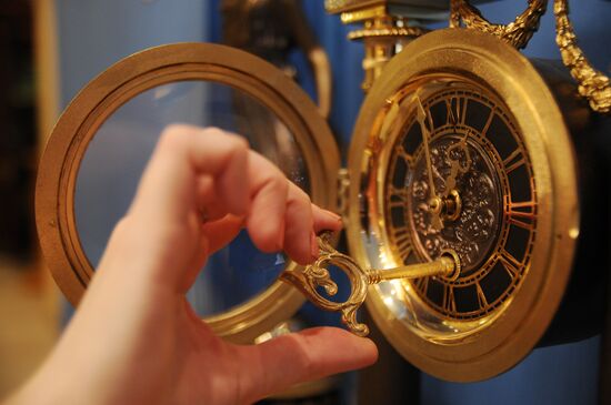 Changing clock to winter time