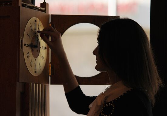 Changing clock to winter time
