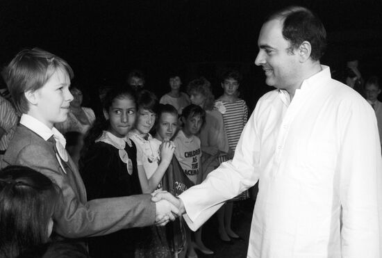 Delegates at international children's Peace Mission visit India
