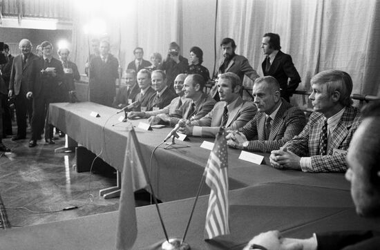 News conference of cosmonauts