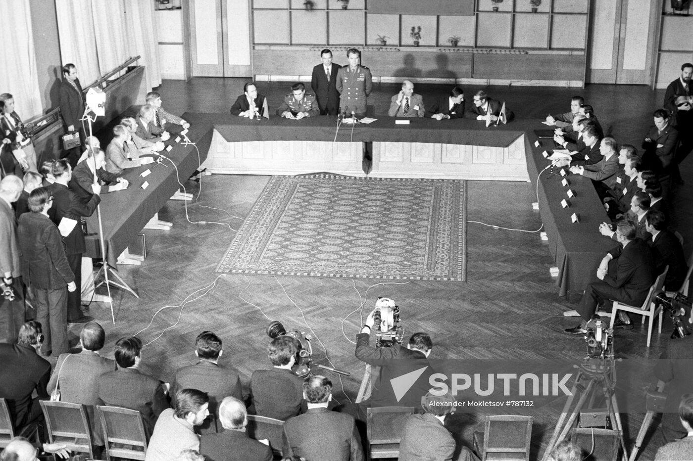 News conference of cosmonauts