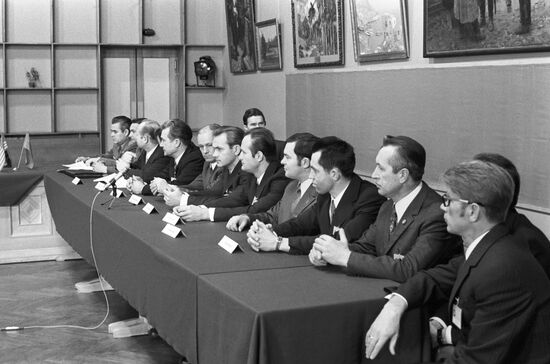 News conference of cosmonauts