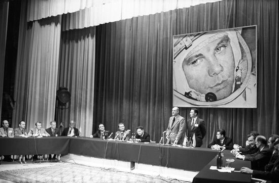 News conference of cosmonauts