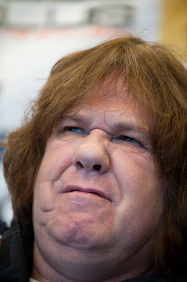 Guitarist Gary Moore holds press conference in Yekaterinburg
