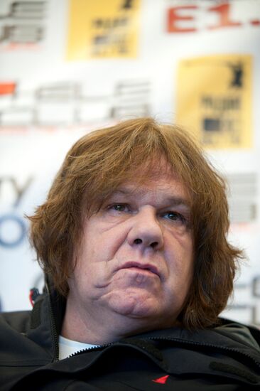 Guitarist Gary Moore holds press conference in Yekaterinburg