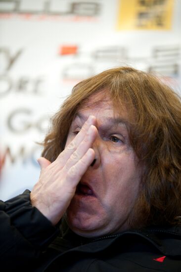 Guitarist Gary Moore holds press conference in Yekaterinburg