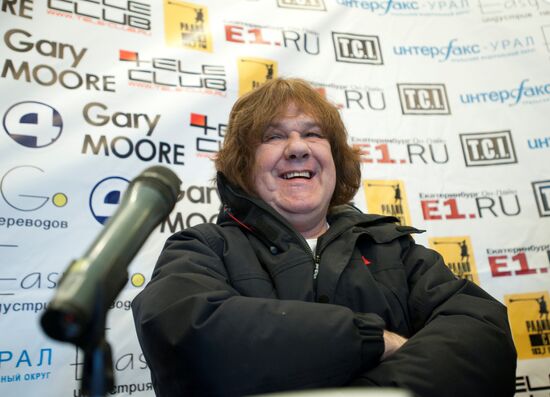 Guitarist Gary Moore holds press conference in Yekaterinburg
