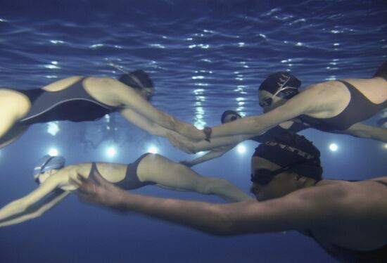 Synchronized swimmers under water