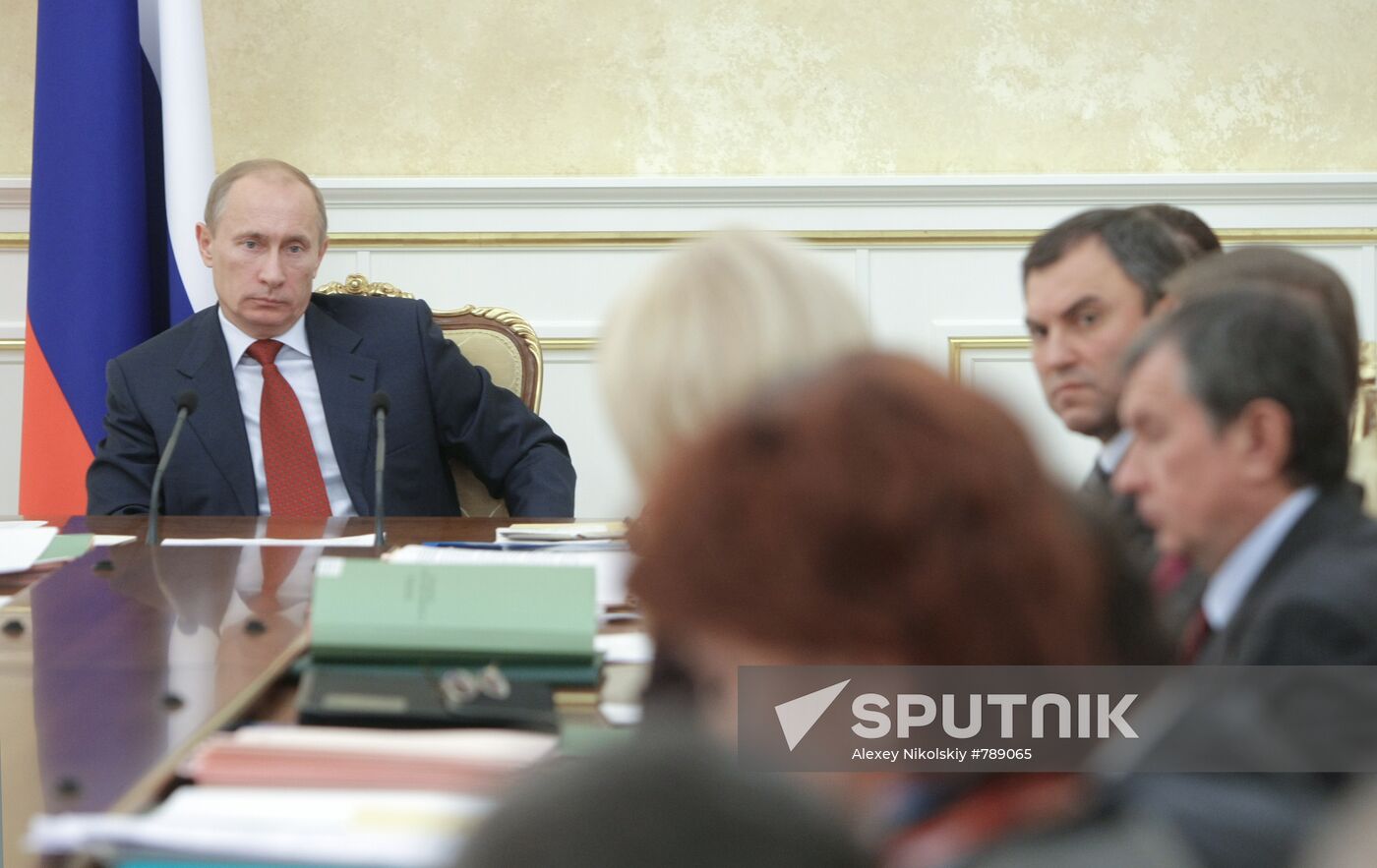 Vladimir Putin conducting Inner Cabinet meeting