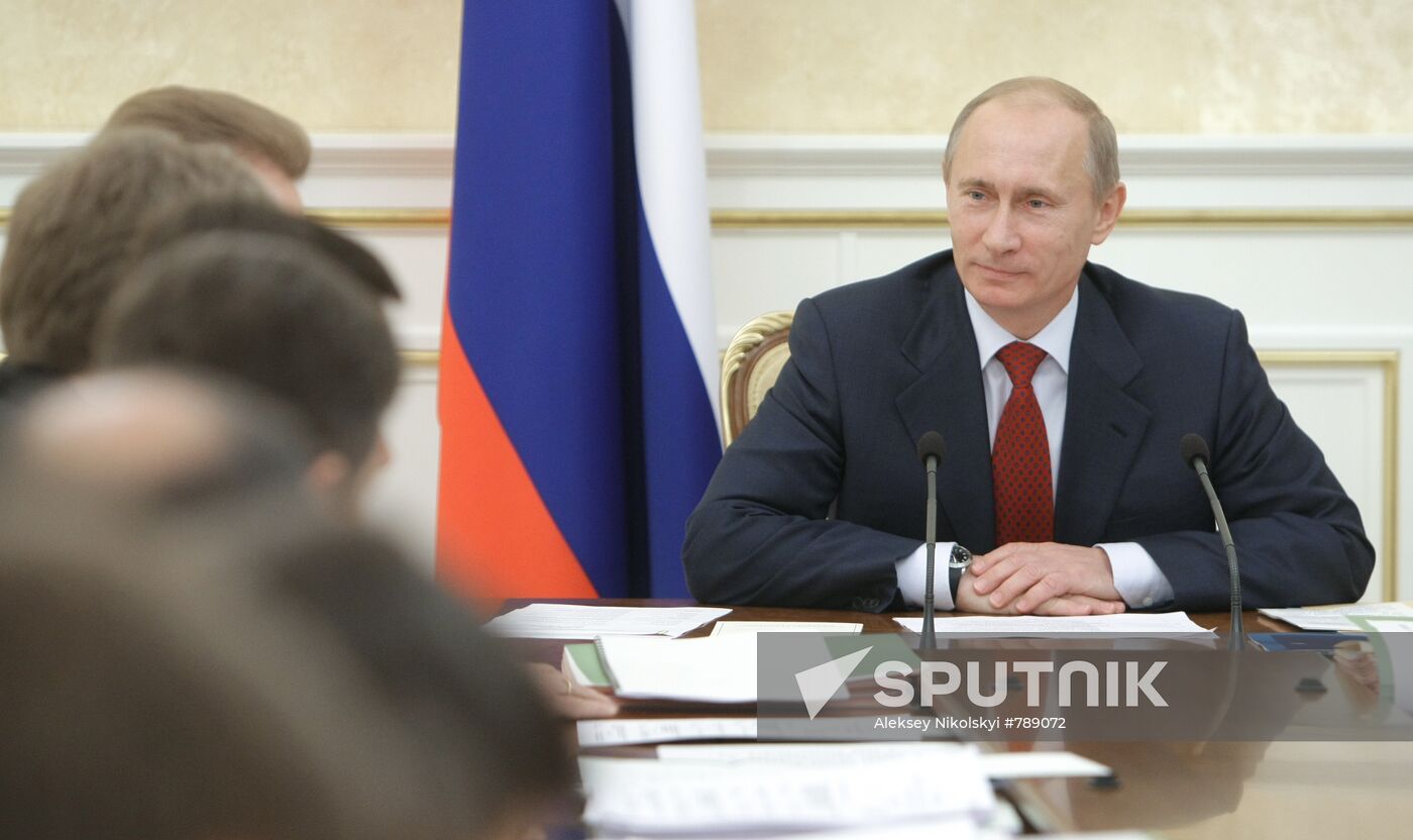 Vladimir Putin conducting Inner Cabinet meeting