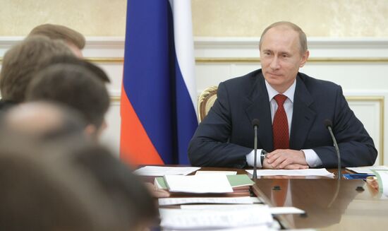 Vladimir Putin conducting Inner Cabinet meeting
