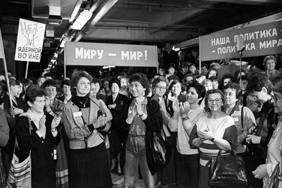 International peace School at the Committee of Soviet women