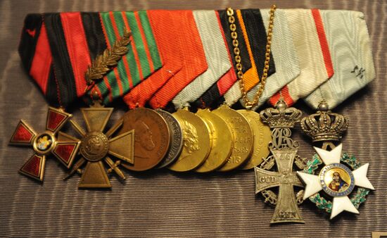 Medal bar of ten items