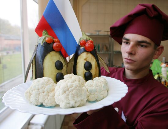 Participant of cooking contest