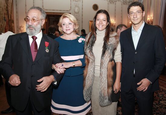 Artur Chilingarov and his family
