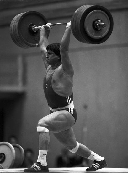 Soviet weight lifter Vyacheslav Klokov
