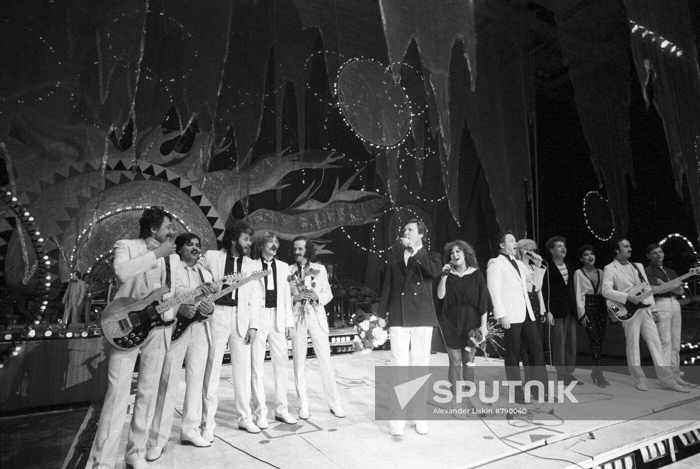 Concert "Soviet pop singers to Soviet Peace Foundation"