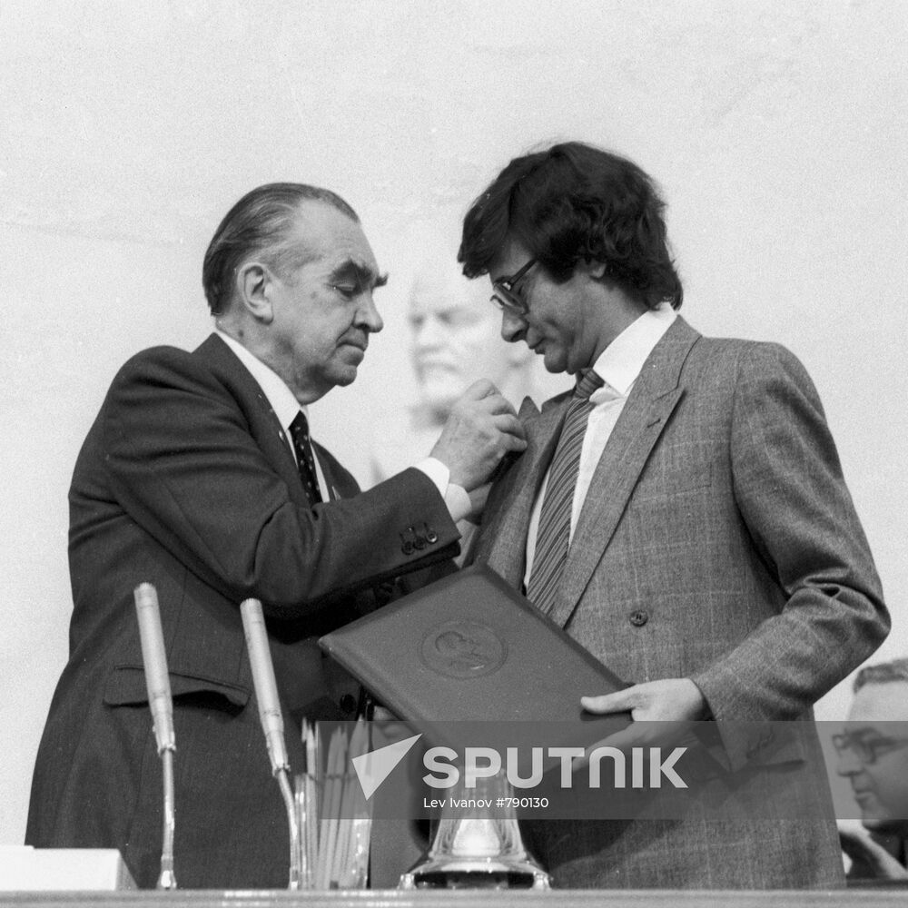Mahmoud Darwish, Nikolai Blokhin
