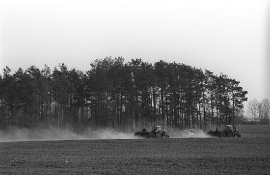 Sowing campaign in village of Krasny Kamen