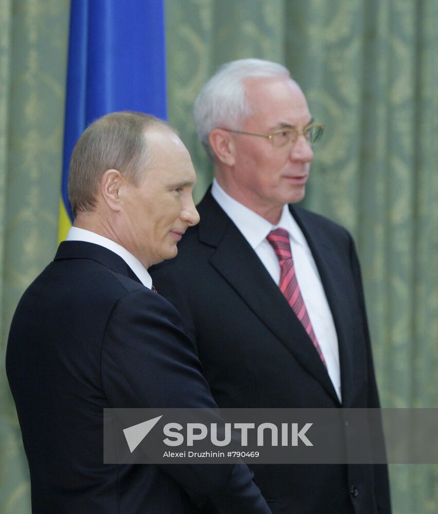 Vladimir Putin meets with Mykola Azarov