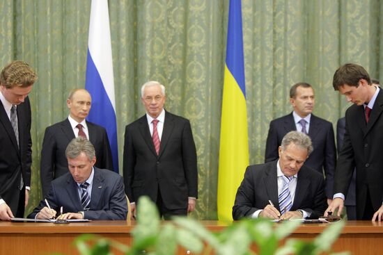 Russian-Ukrainian papers signed