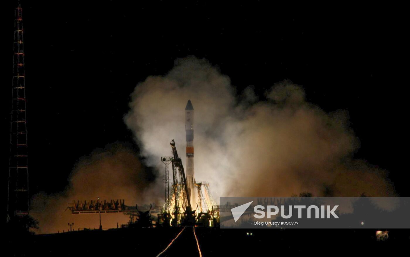 Soyuz U with Progress M 08M cargo spaceship launch