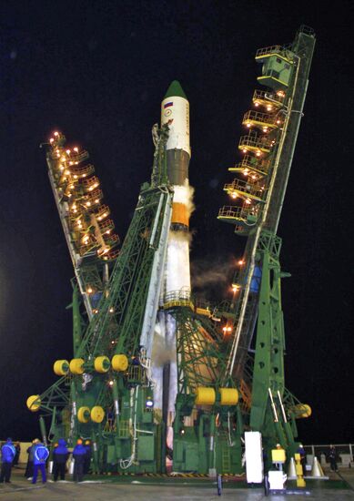 Soyuz U with Progress M 08M cargo spaceship launch