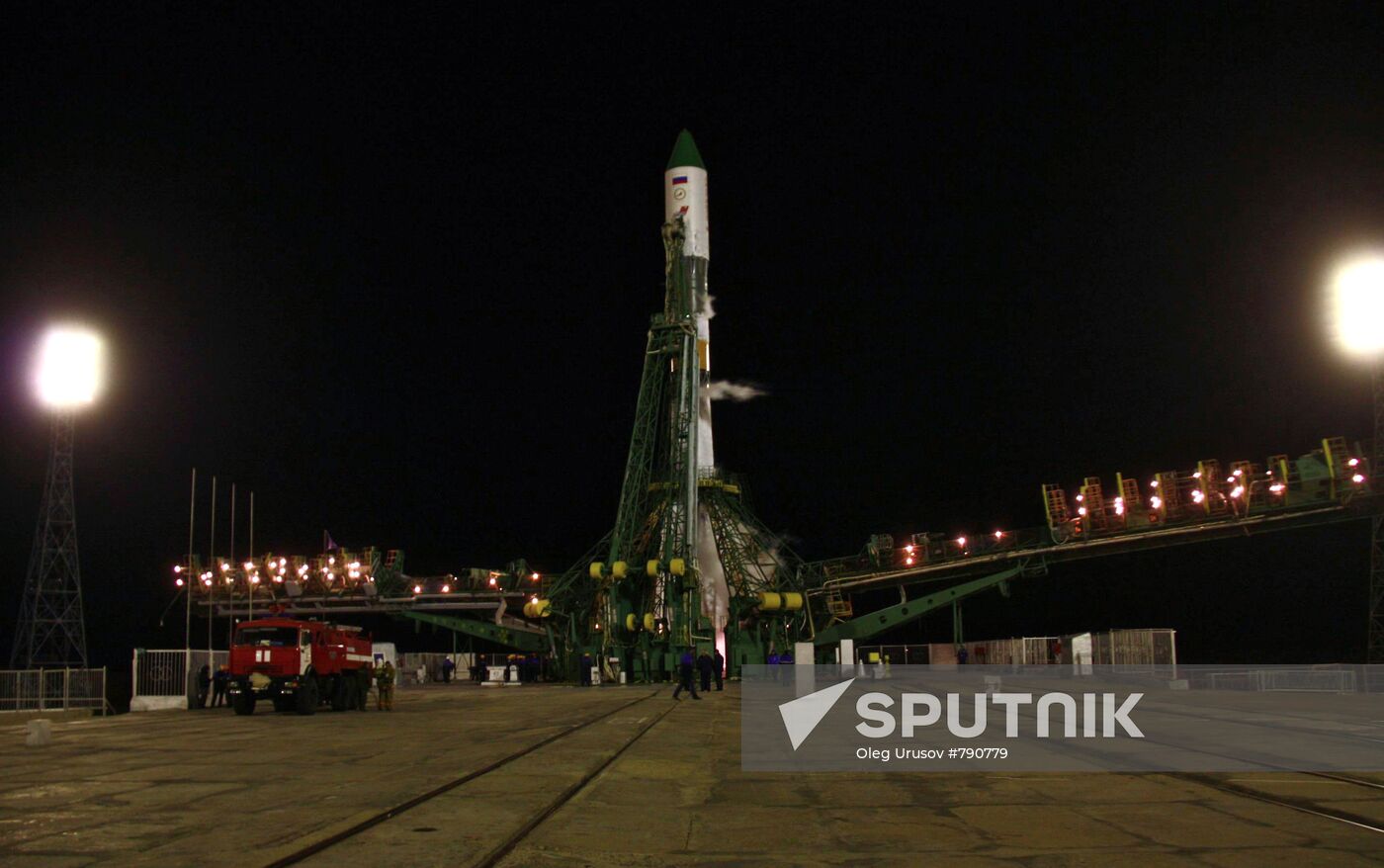Soyuz U with Progress M 08M cargo spaceship launch