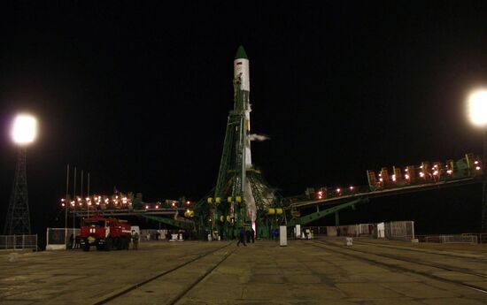 Soyuz U with Progress M 08M cargo spaceship launch