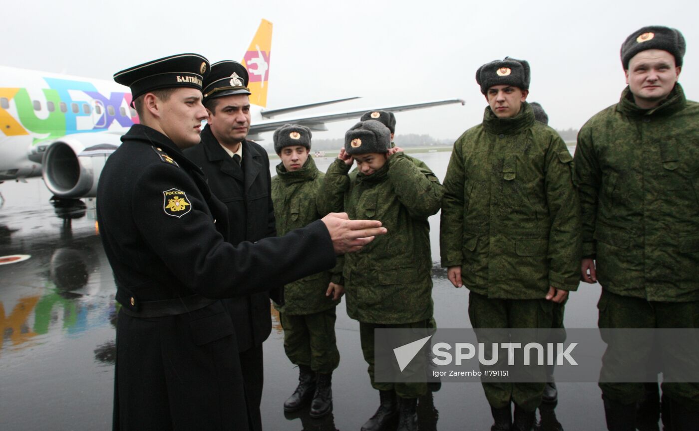 Conscripts arrive in Kaliningrad