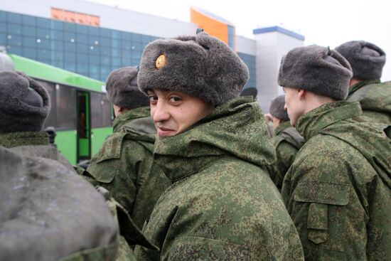 Conscripts arrive in Kaliningrad