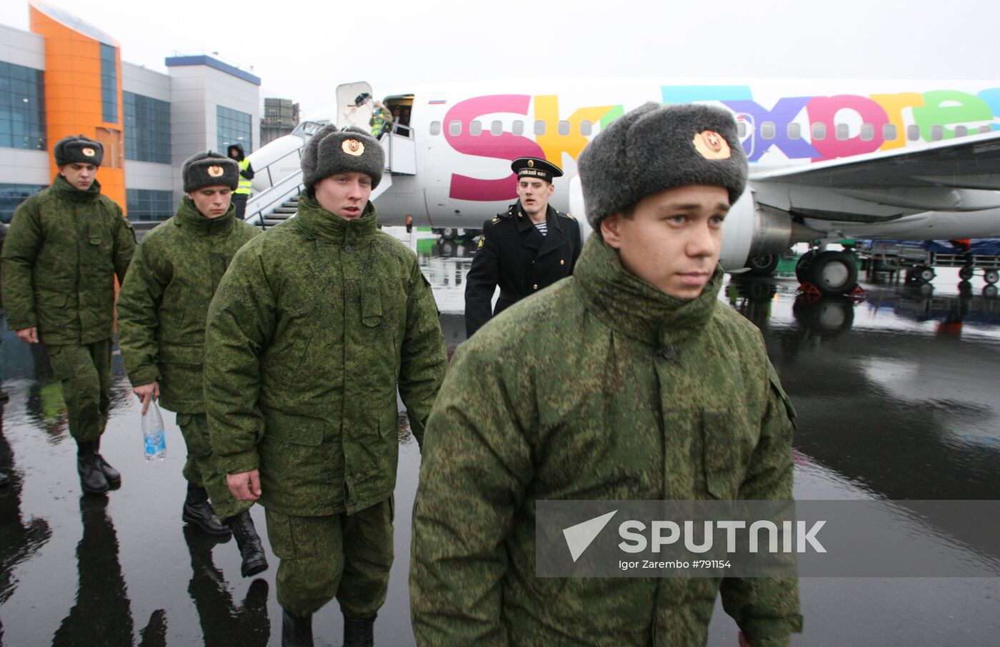 Conscripts arrive in Kaliningrad