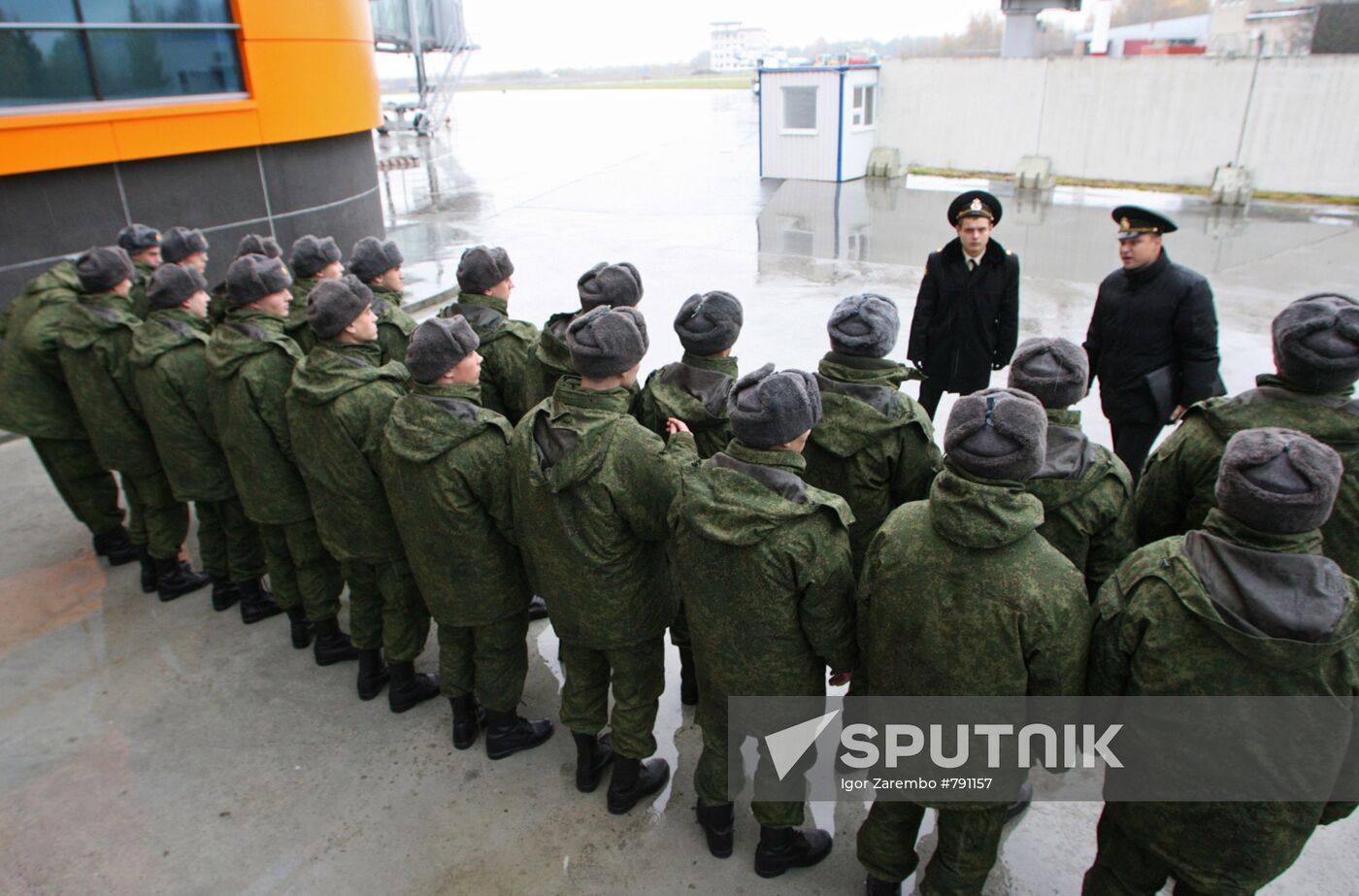 Conscripts arrive in Kaliningrad