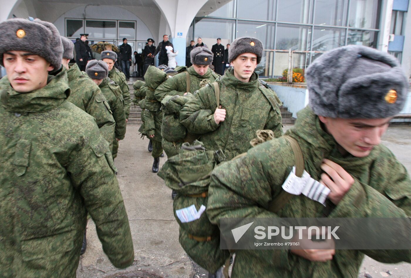 Conscripts arrive in Kaliningrad