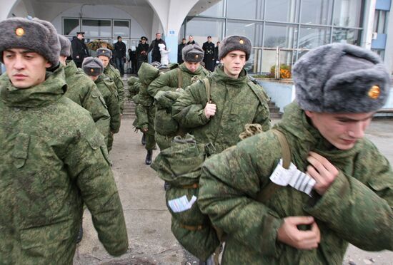 Conscripts arrive in Kaliningrad