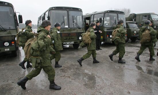 Conscripts arrive in Kaliningrad