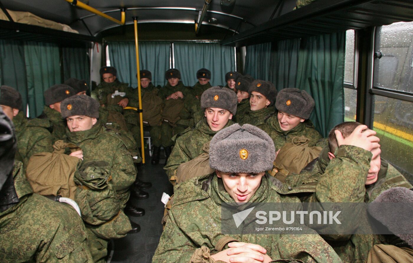 Conscripts arrive in Kaliningrad
