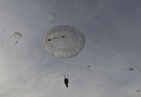 CSTO holds Interaction-2010 drills at Chebarkul training field