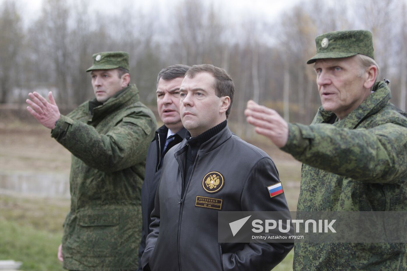 Dmitry Medvedev visits sniper school
