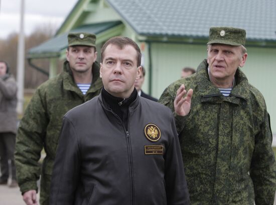 Dmitry Medvedev visits sniper school