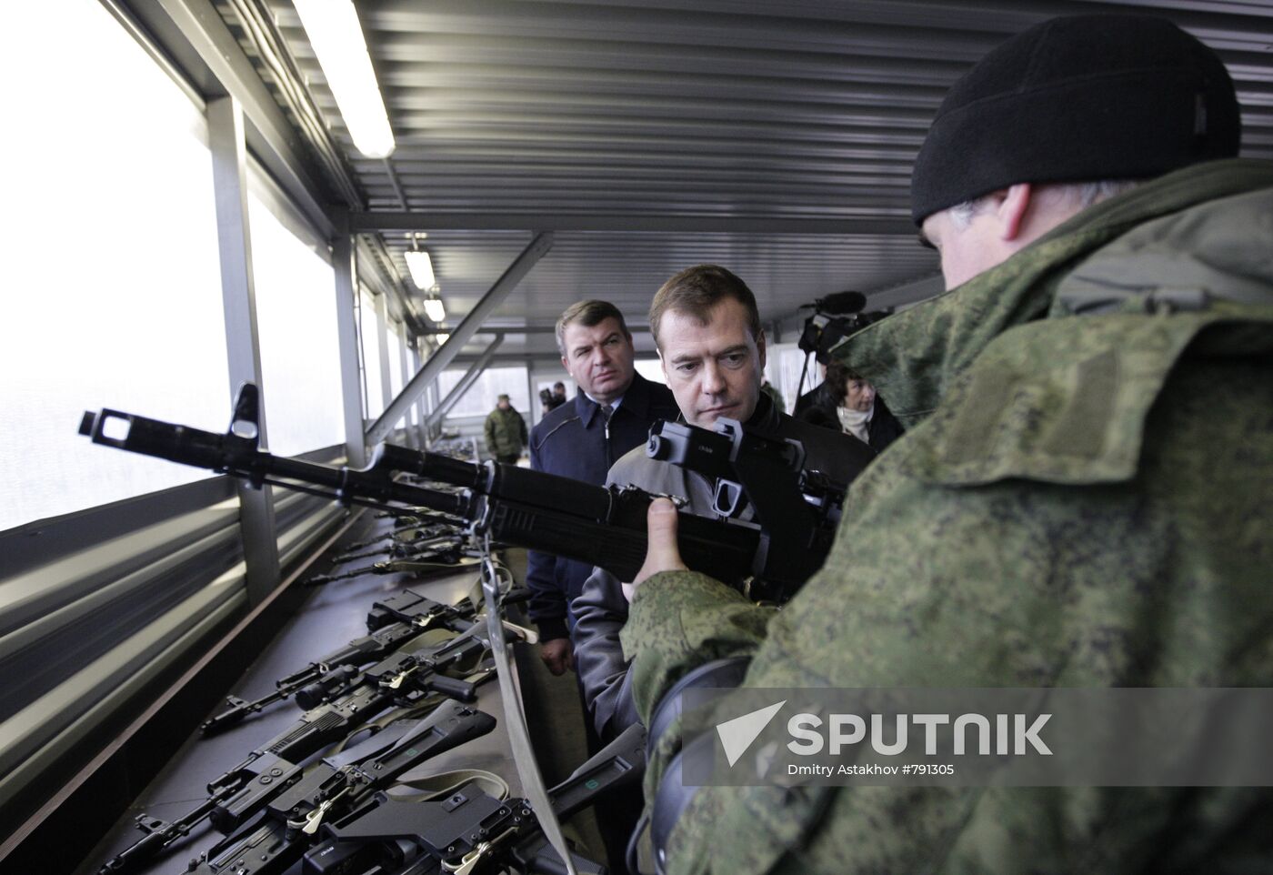 Dmitry Medvedev visits sniper school