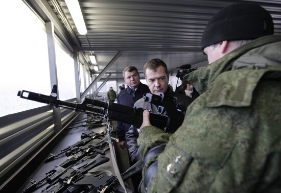Dmitry Medvedev visits sniper school