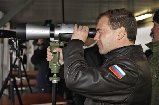 Dmitry Medvedev visits sniper school