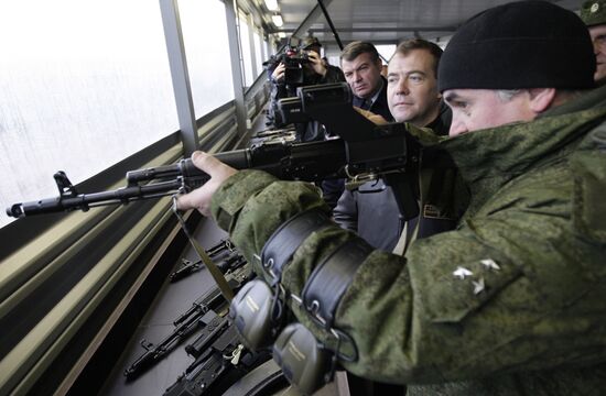 Dmitry Medvedev visits sniper training school